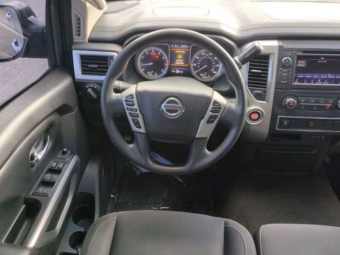 Used 2019 Nissan Titan SV image 16