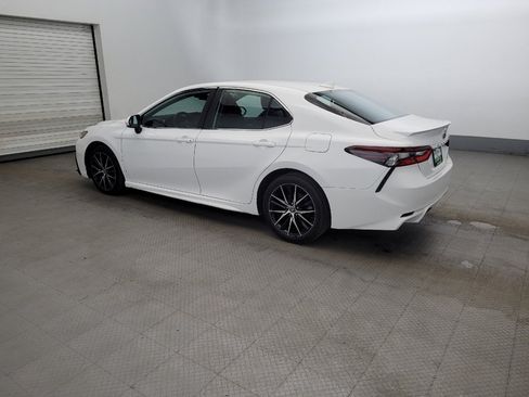 Used 2022 Toyota Camry SE image 3