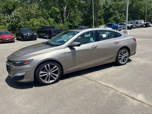 Used 2022 Chevrolet Malibu LT FWD image 2