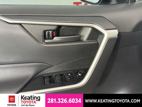 Used 2021 Toyota RAV4 LE FWD image 12
