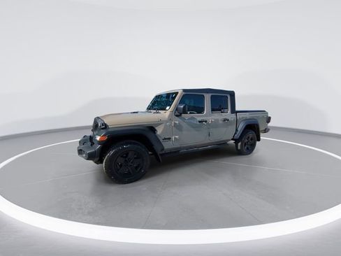 Used 2020 Jeep Gladiator Sport w/ Auxiliary Switch Group AWD/4WD image 4