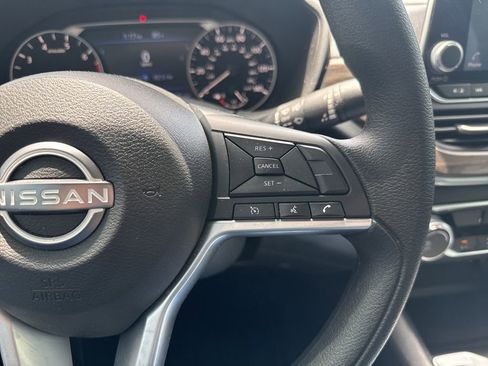 Used 2025 Nissan Altima 2.5 SV FWD image 13