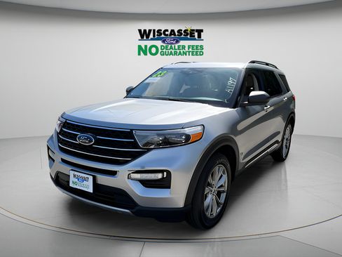 Used 2023 Ford Explorer XLT w/ Equipment Group 202A AWD/4WD image 17