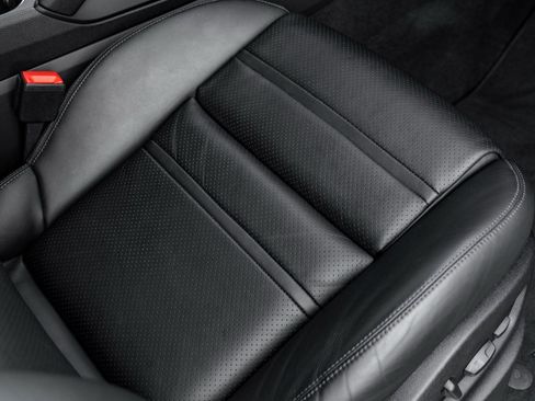 Used 2023 Porsche Cayenne image 42