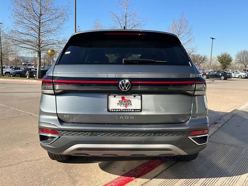 Used 2025 Volkswagen Taos SE image 7