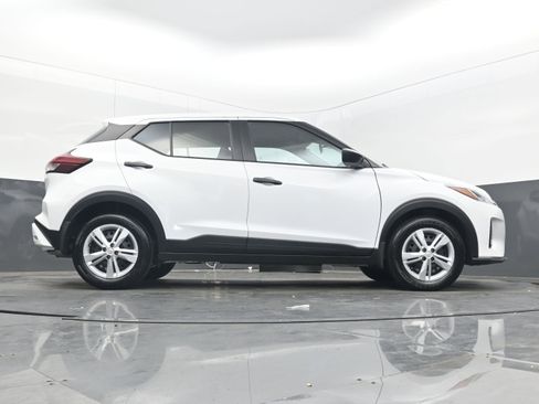 Certified 2025 Nissan Kicks Play S image 28