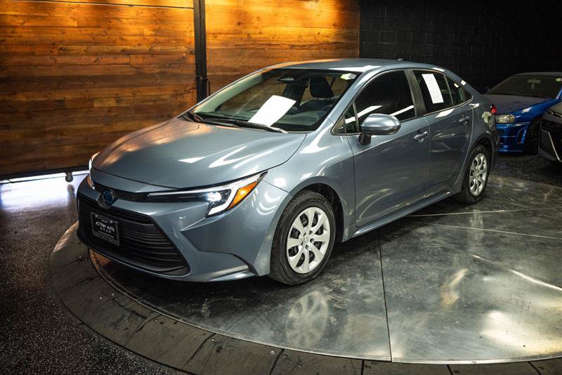 Used 2024 Toyota Corolla LE FWD image 2