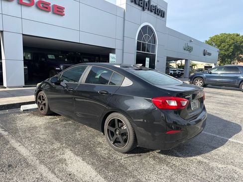 Used 2017 Chevrolet Cruze LS FWD image 9
