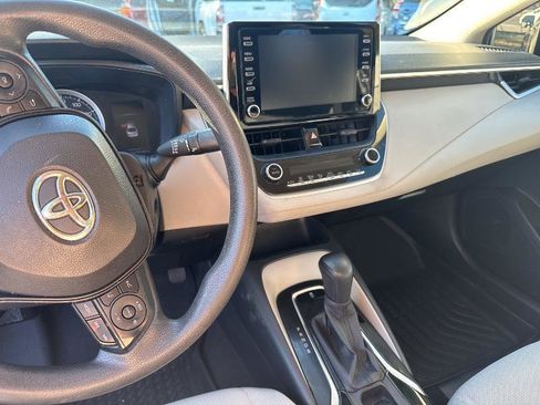 Used 2020 Toyota Corolla LE image 11