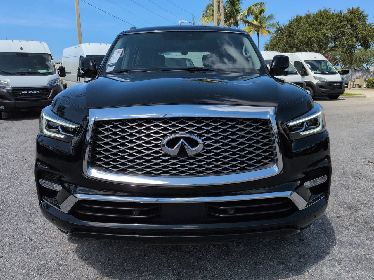 Used 2021 INFINITI QX80 Luxe w/ All-Season Package RWD image 3