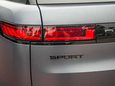 Certified 2025 Land Rover Range Rover Sport Dynamic SE AWD/4WD image 9