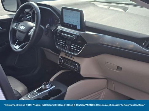 Used 2021 Ford Escape Titanium image 11