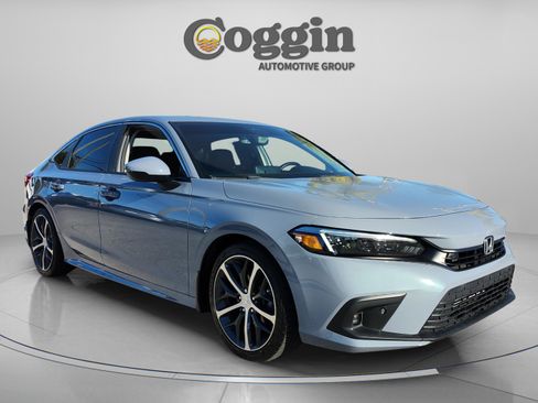 Used 2022 Honda Civic Touring image 7