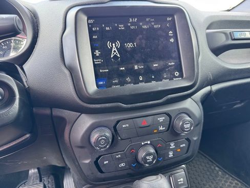 Used 2021 Jeep Renegade Latitude AWD/4WD image 16
