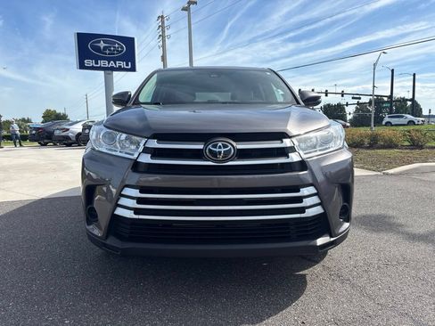 Used 2019 Toyota Highlander LE FWD image 2
