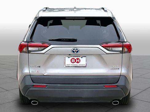 Used 2021 Toyota RAV4 XLE w/ Convenience Package AWD/4WD image 5