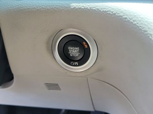 Used 2021 Chrysler Pacifica Limited AWD/4WD image 29