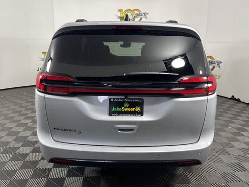 New 2026 Chrysler Pacifica Select w/ S Appearance Package FWD image 7