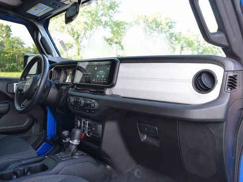 Used 2024 Jeep Gladiator Sport image 36