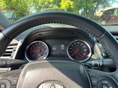 Used 2018 Toyota Camry XSE FWD image 2