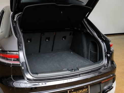 Used 2024 Porsche Macan image 56