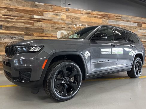 Used 2023 Jeep Grand Cherokee L Laredo image 14