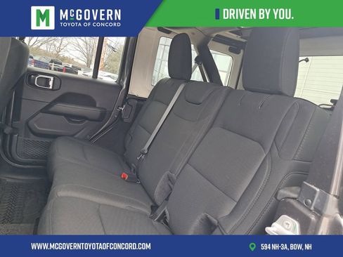 Used 2022 Jeep Wrangler Unlimited Sahara w/ Cold Weather Group image 16