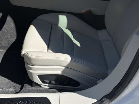 Used 2023 Porsche Panamera 4 Platinum Edition image 19