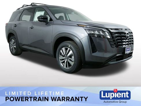 New 2026 Nissan Pathfinder SL image 1