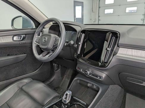 Used 2022 Volvo XC40 T5 Inscription image 43