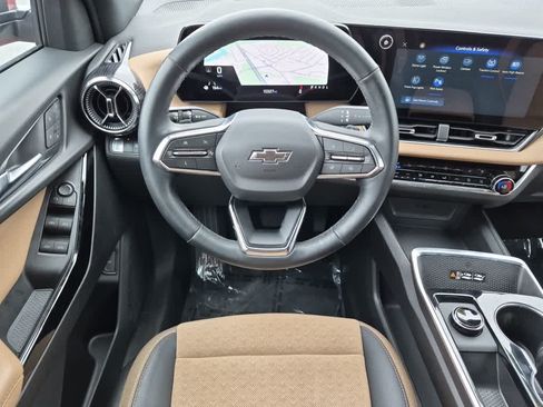 Used 2025 Chevrolet Equinox ACTIV w/ Safety and Technology Package FWD image 9