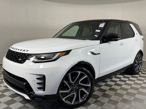 New 2025 Land Rover Discovery Dynamic SE image 1