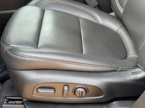 Used 2023 Chevrolet Traverse LT image 26