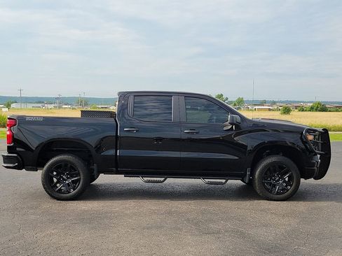 Used 2024 Chevrolet Silverado 1500 Custom Trail Boss w/ Midnight Edition AWD/4WD image 6
