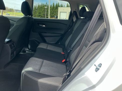 Used 2025 Nissan Rogue SV AWD/4WD image 16