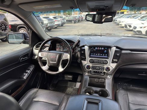 Used 2020 GMC Yukon XL SLT AWD/4WD image 32