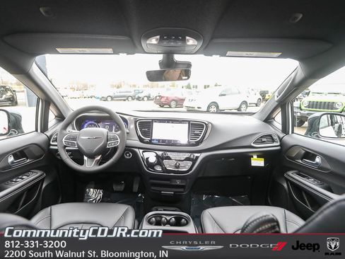 New 2026 Chrysler Voyager LX image 21