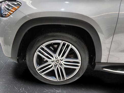Used 2024 Mercedes-Benz GLS 450 4MATIC image 10