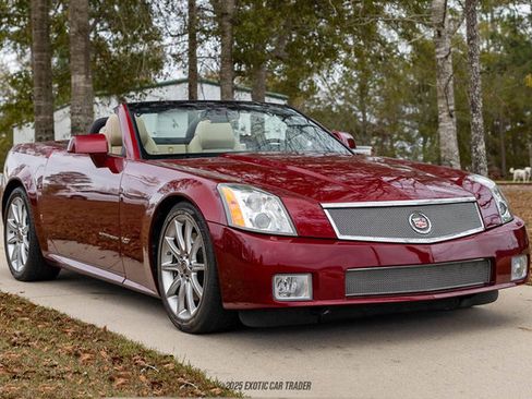 Used 2007 Cadillac XLR V image 12