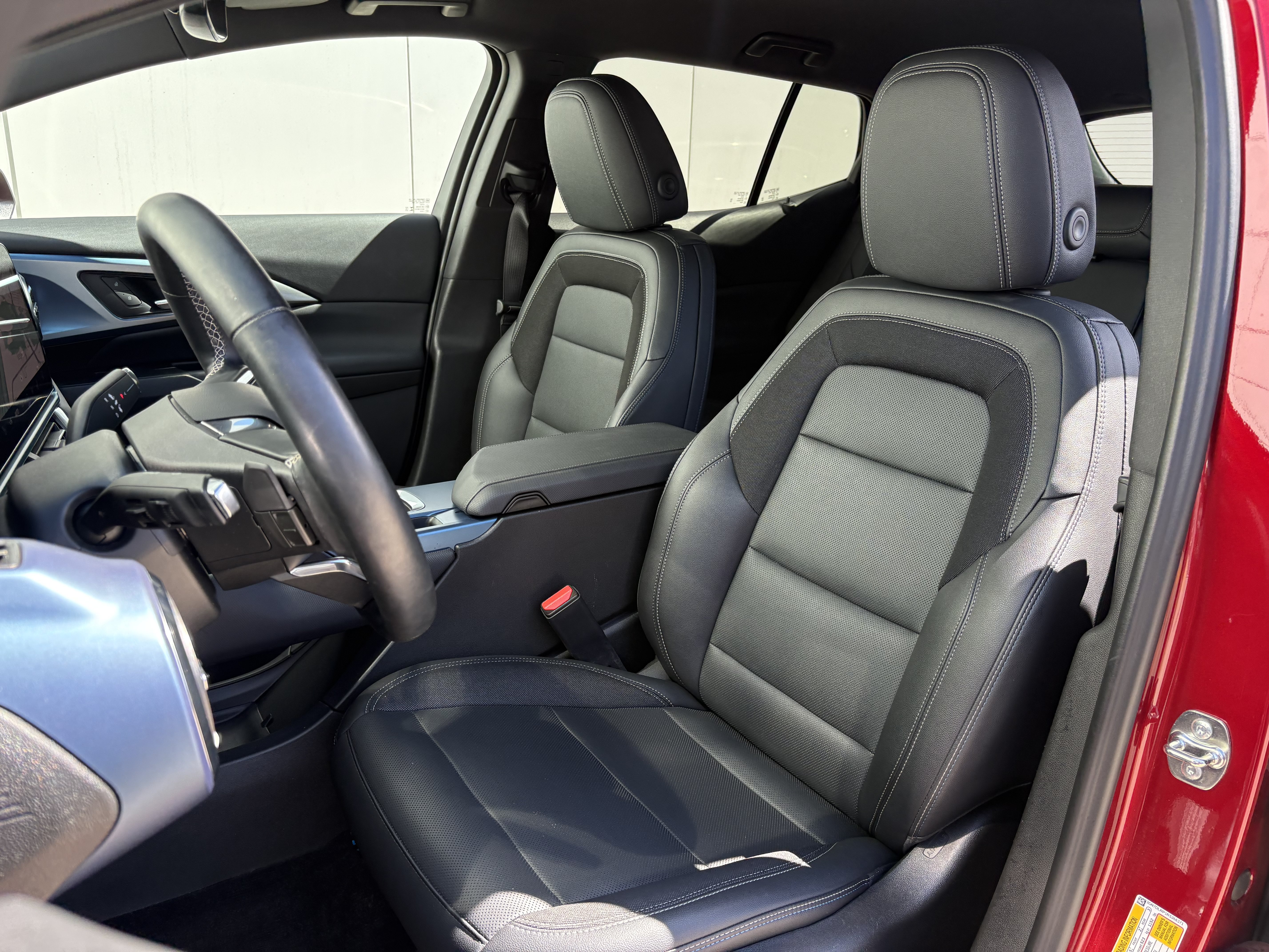 Used 2024 Chevrolet Equinox EV LT FWD image 11