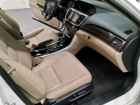 Used 2017 Honda Accord Touring image 18