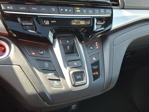 Used 2025 Honda Odyssey Sport-L image 17