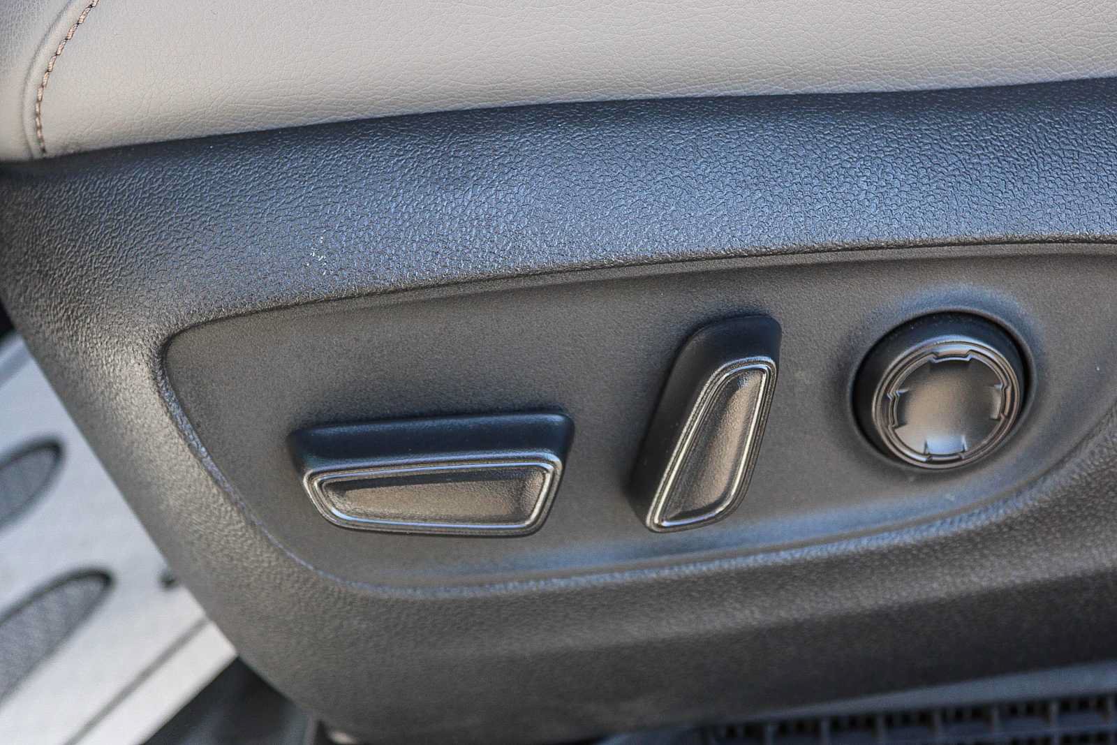 Used 2024 Toyota Sienna Limited AWD/4WD image 21