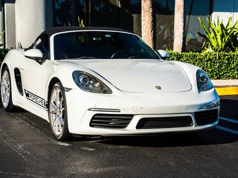 Used 2017 Porsche 718 Boxster RWD image 11
