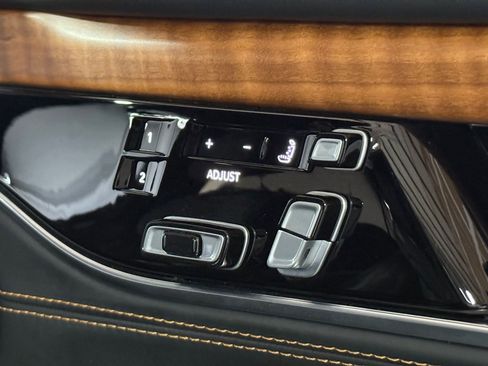 Used 2024 Jeep Grand Wagoneer Series III w/ HD Trailer Tow Package image 54