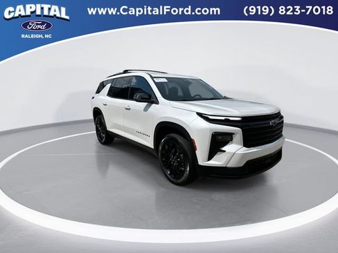 Used 2025 Chevrolet Traverse LT w/ Midnight/Sport Edition FWD image 2