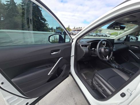 Used 2023 Toyota Corolla Cross XLE w/ Convenience Package AWD/4WD image 20
