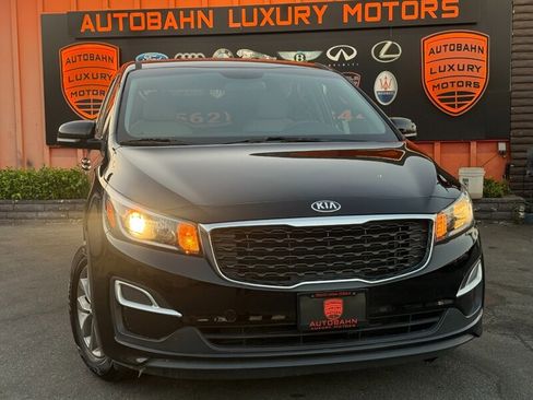 Used 2020 Kia Sedona LX image 1