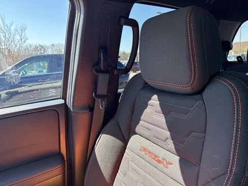 Used 2024 Nissan Frontier Pro-X w/ Technology Package image 6