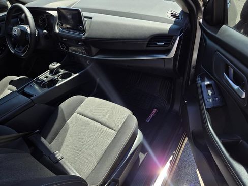 Certified 2025 Nissan Rogue SV FWD image 7